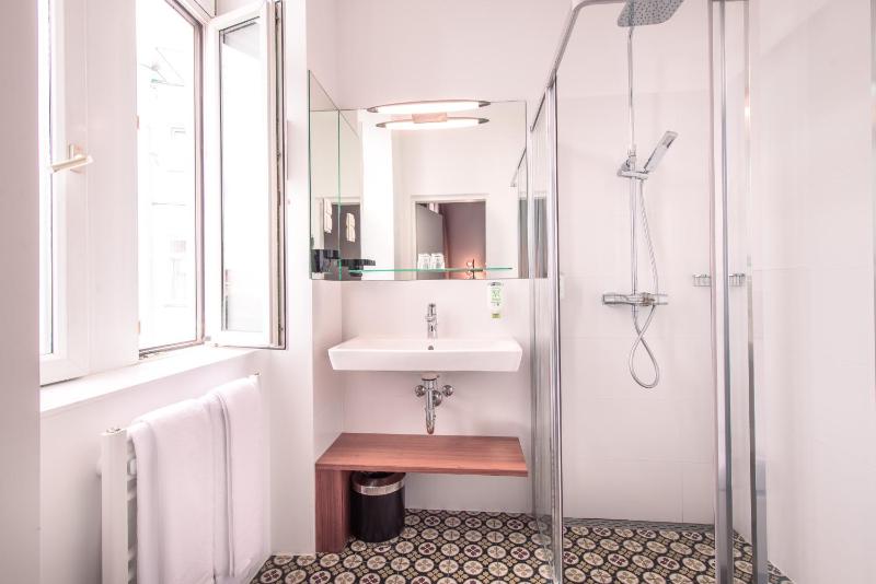 Double Room with Park View image 4