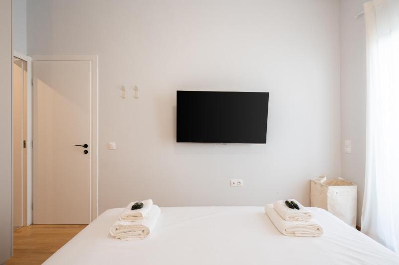 3BR Petralona Escape - image 12
