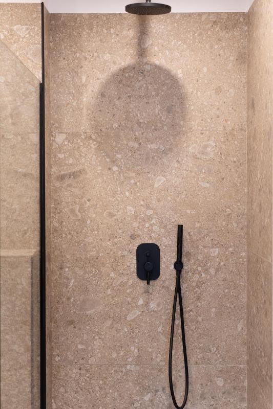 3BR Petralona Escape - image 8