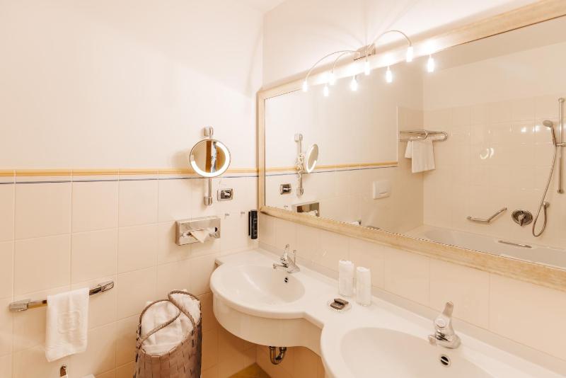 Superior Double Room image 2