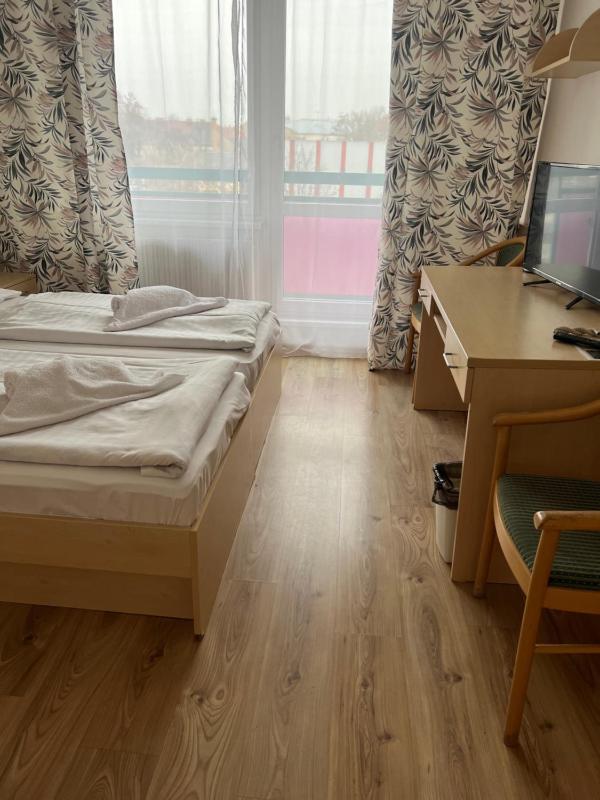 Double or Twin Room Standard image 4