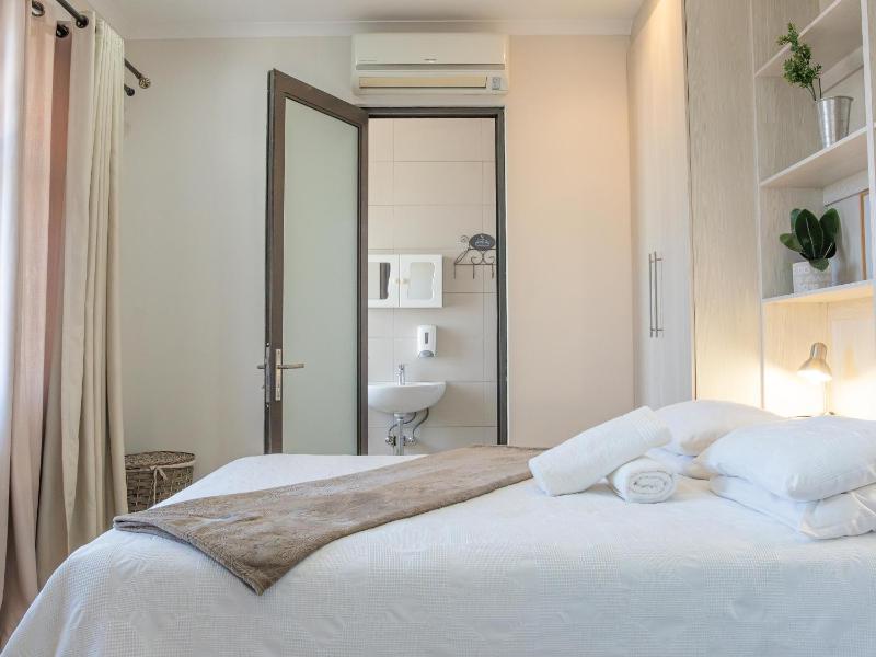 Rieks van der Walt Self-Catering Apartment - image 13