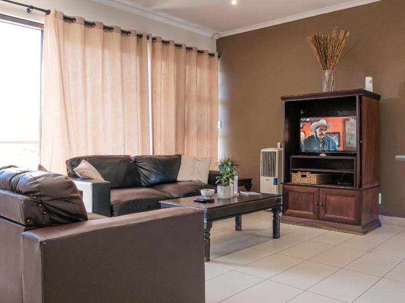 Rieks van der Walt Self-Catering Apartment - image 10