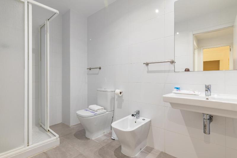 Apartment 1B image 3