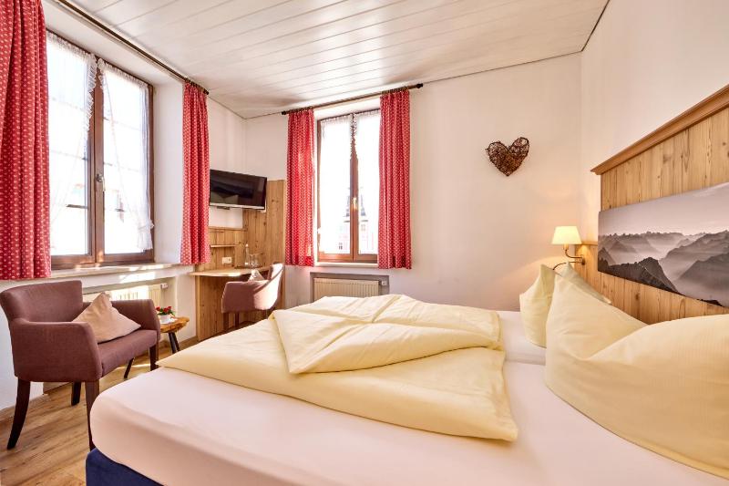 Double Room image 3