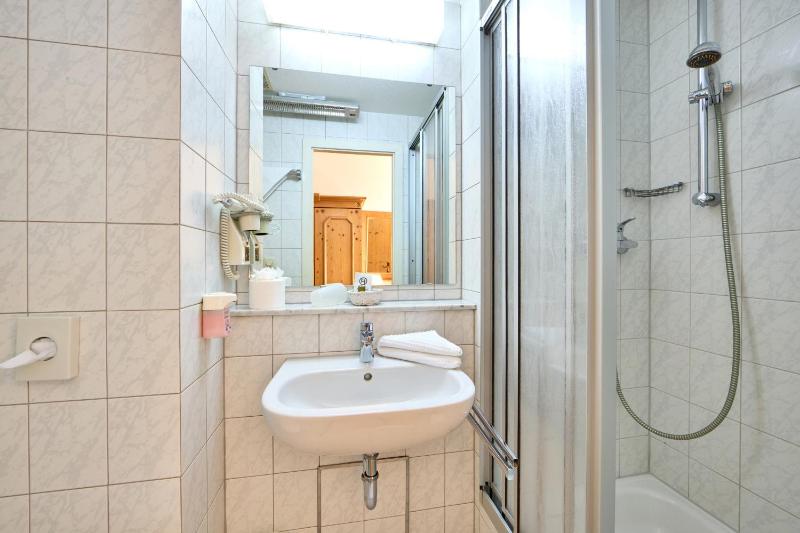 Single Room image 4