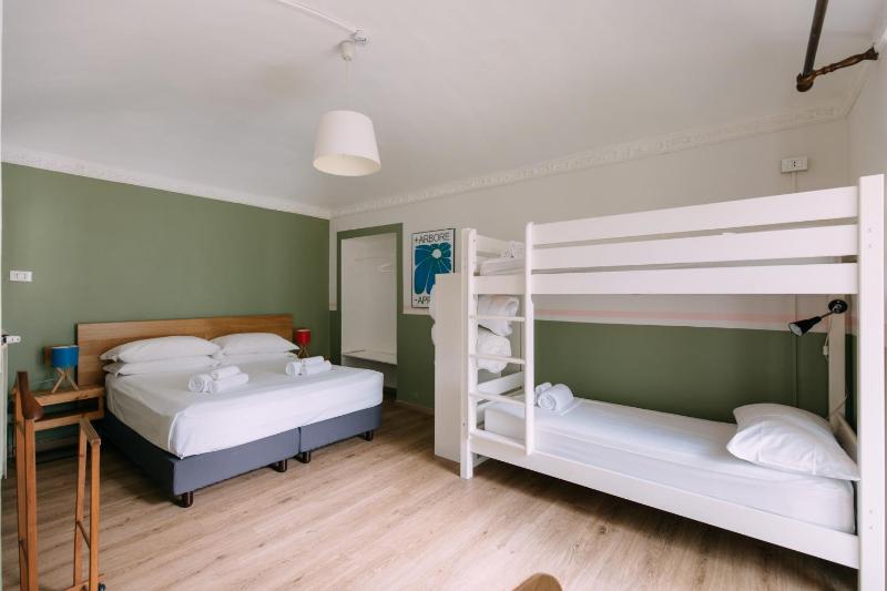Quadruple Room image 1