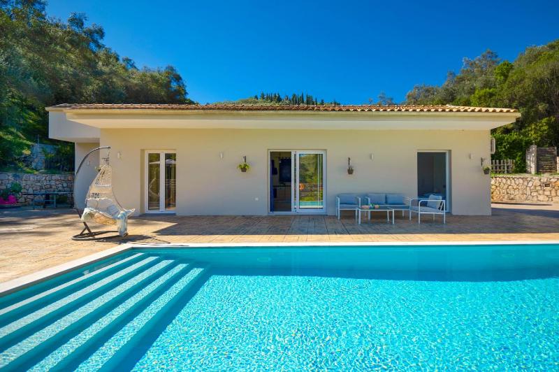 Villa Kambos Saint Stephanos - image 16