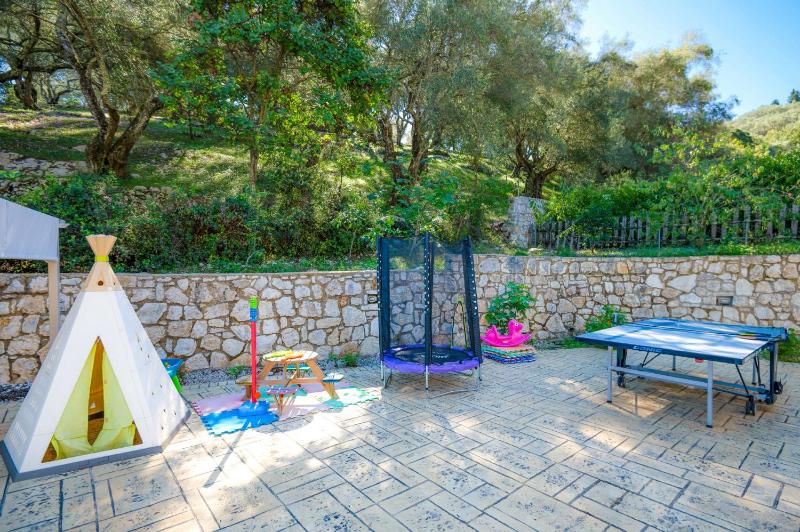Villa Kambos Saint Stephanos - image 12