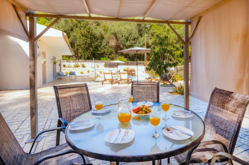 Villa Kambos Saint Stephanos - image 30