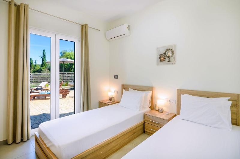 Villa Kambos Saint Stephanos - image 20