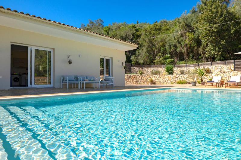 Villa Kambos Saint Stephanos - image 33