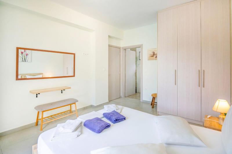 Villa Kambos Saint Stephanos - image 2