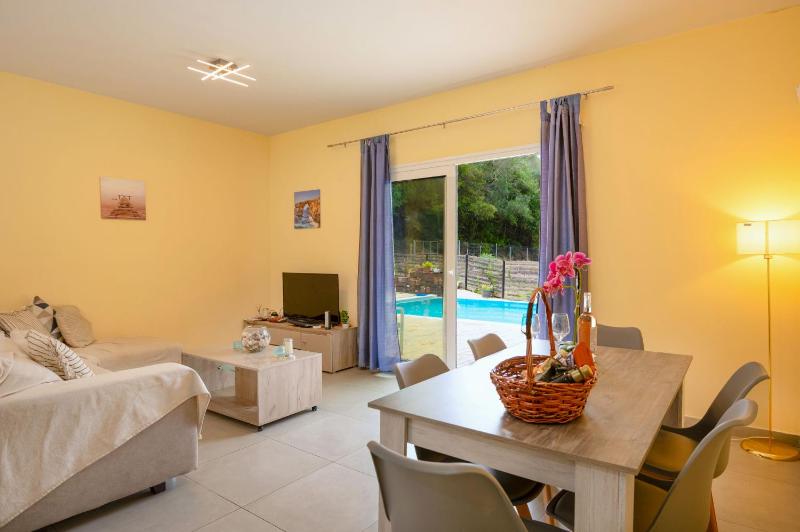 Villa Kambos Saint Stephanos - image 11