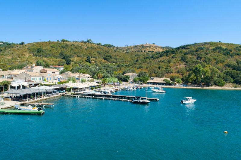 Villa Kambos Saint Stephanos - image 37