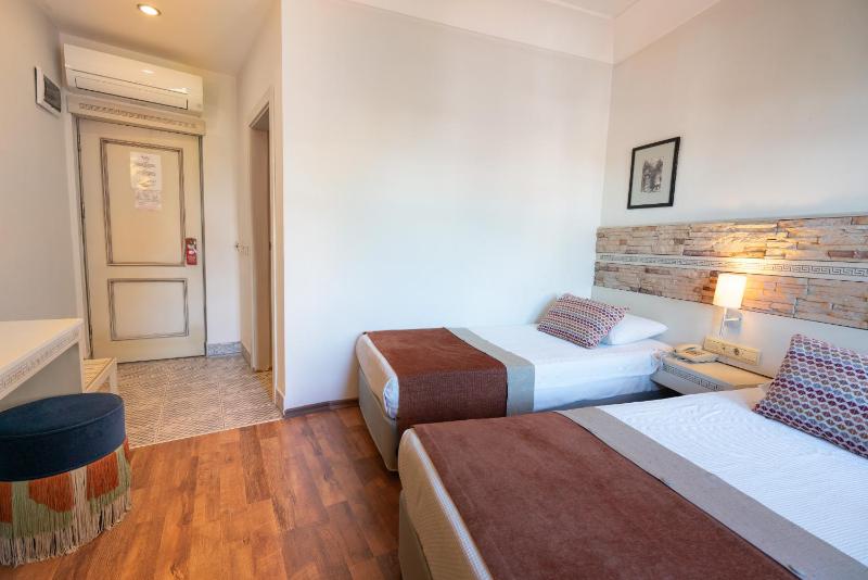 Standard Double or Twin Room image 3