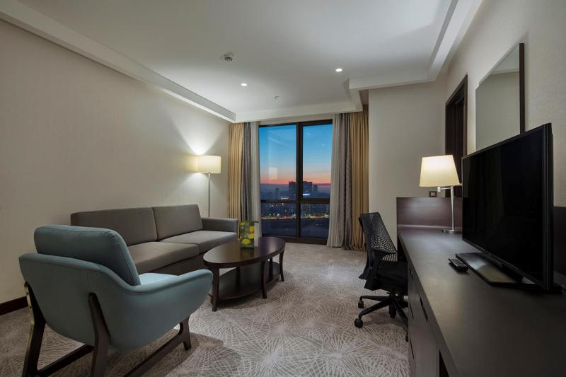 One-Bedroom King Suite image 4