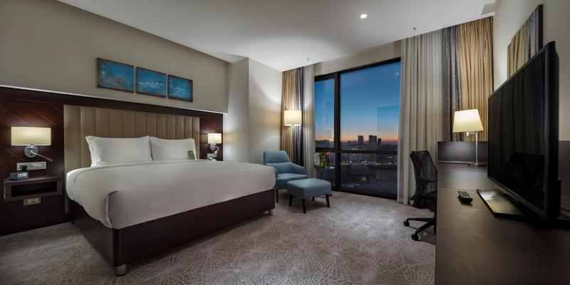 Deluxe King Room image 3