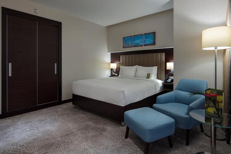 Deluxe King Room image 4