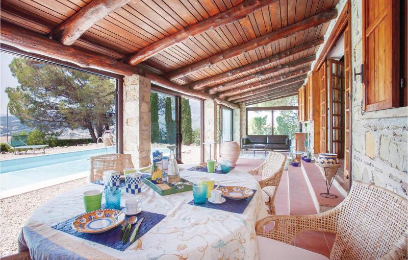 Four-Bedroom Holiday Home image 1
