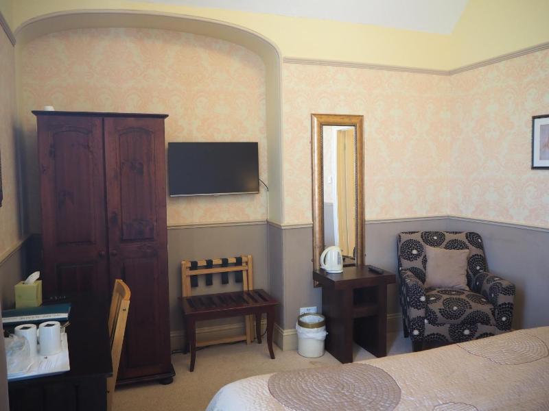 Double Room with Private Bathroom image 3