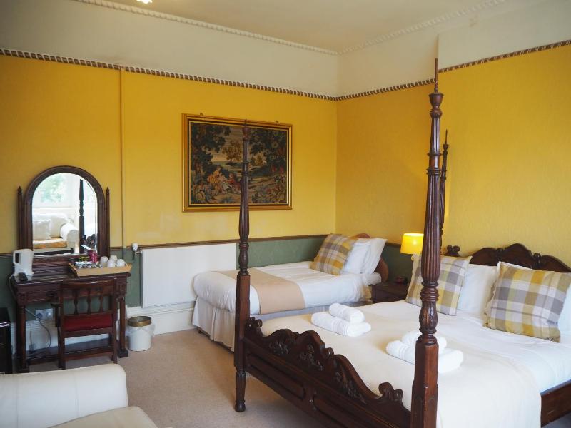 Superior Quadruple Room image 1
