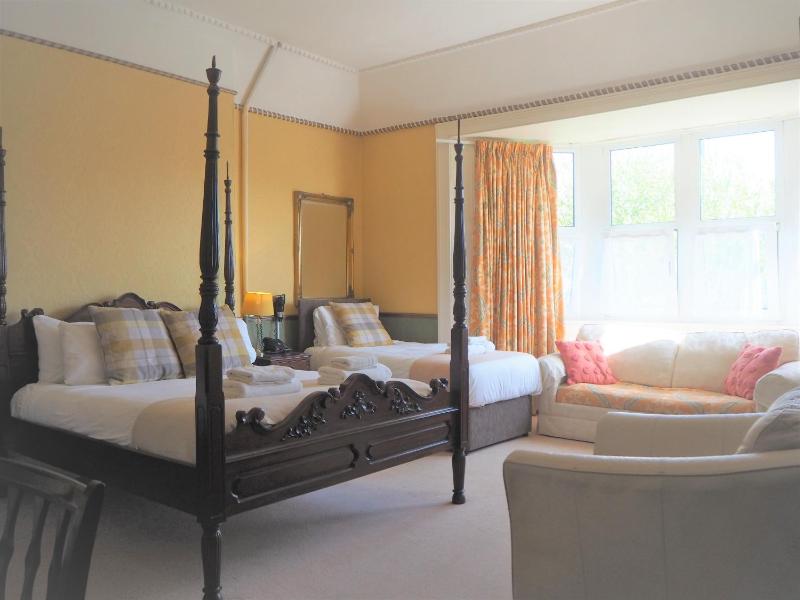 Superior Quadruple Room image 3