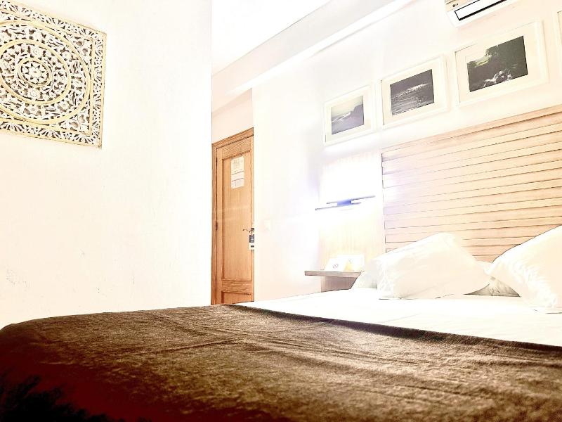 Small Double Room image 2