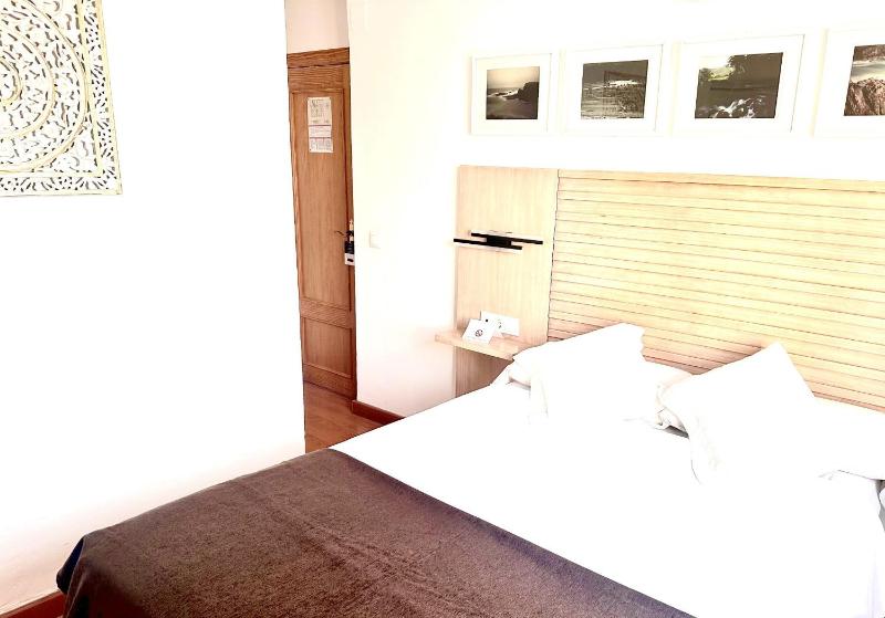 Small Double Room image 1