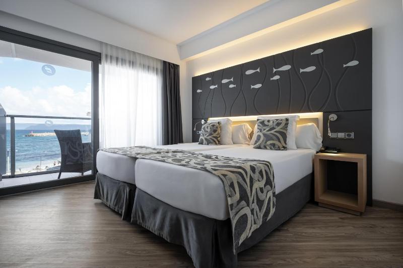 Double Room with Sea View image 1
