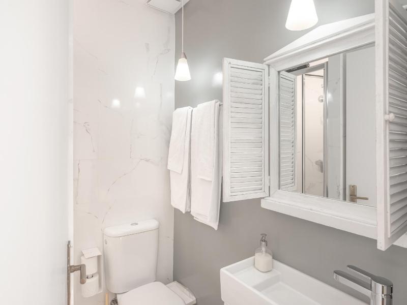 Small Twin Room image 4