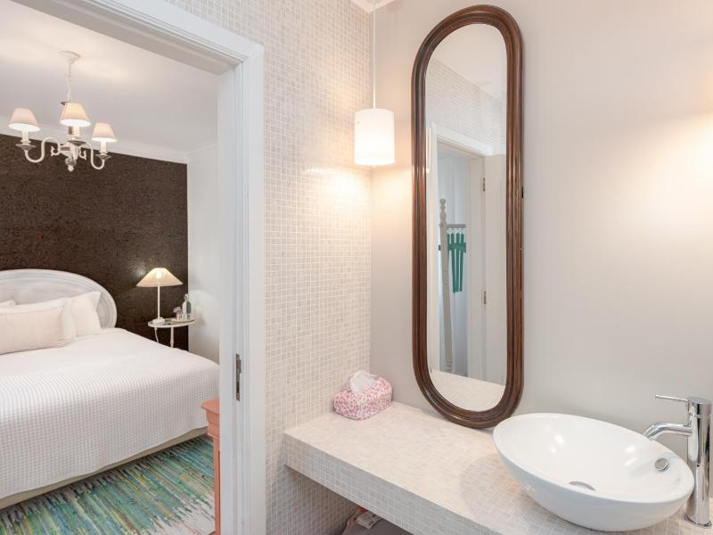 Standard Double Room image 3