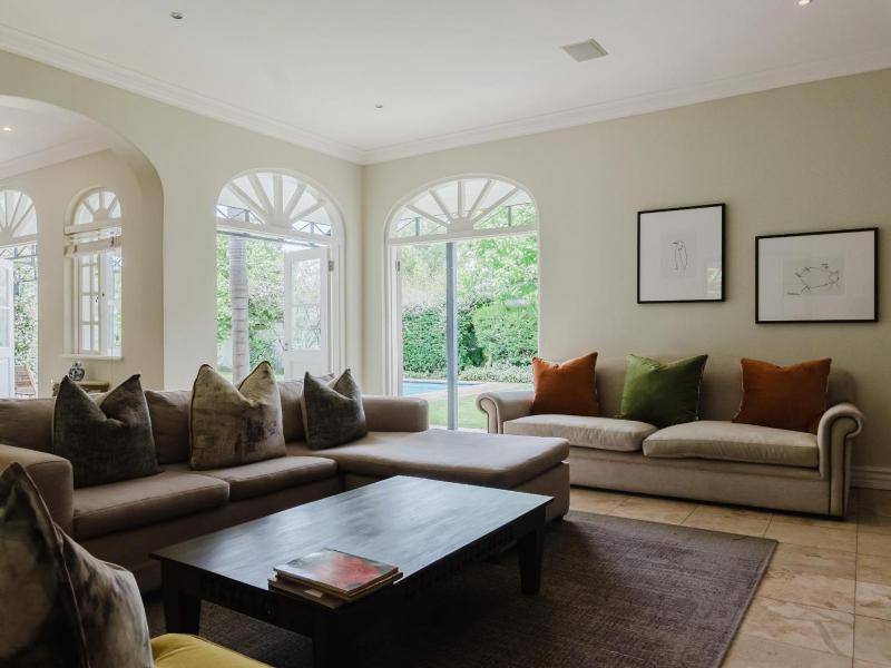 Hyde Park Retreat - image 8