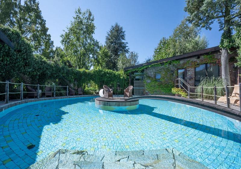 Single Room with Pool View image 1