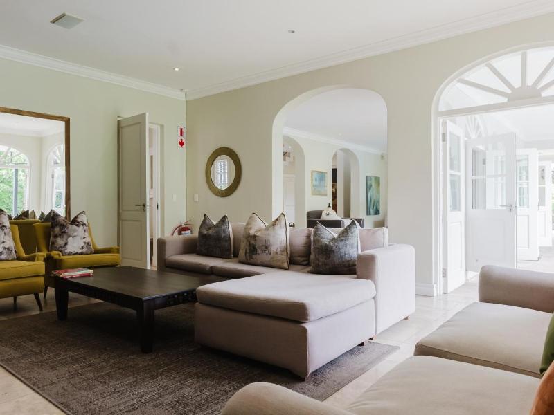 Hyde Park Retreat - image 4