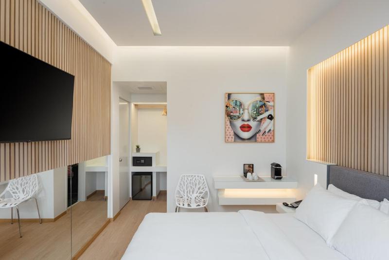 Deluxe Double Room image 1