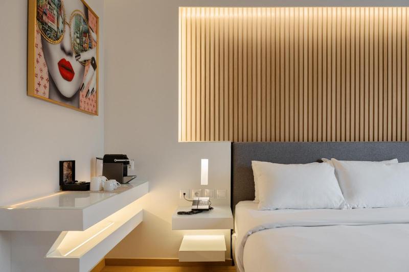 Deluxe Double Room image 4