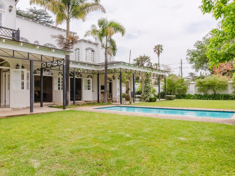 Hyde Park Retreat - image 10