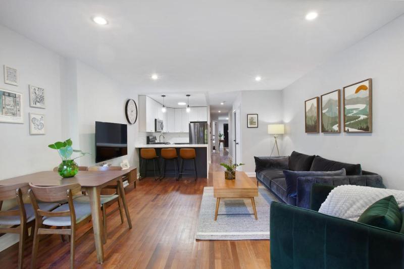Charming Central Park Townhome - image 16