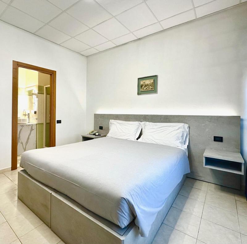 Standard Double Room image 2