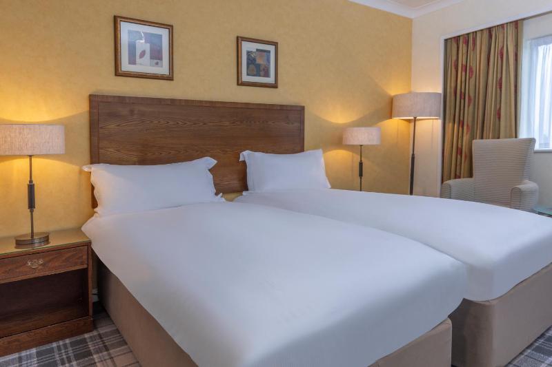 Classic Twin Room image 4