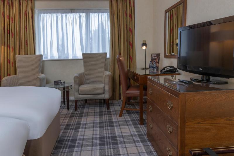 Classic Twin Room image 3