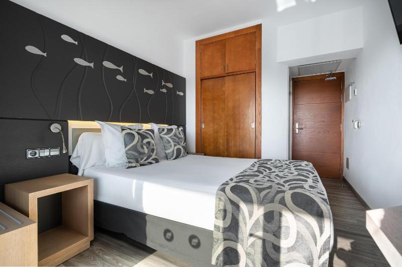 Standard Single Room image 4