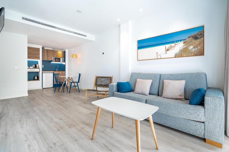 Apartment with Street View image 3