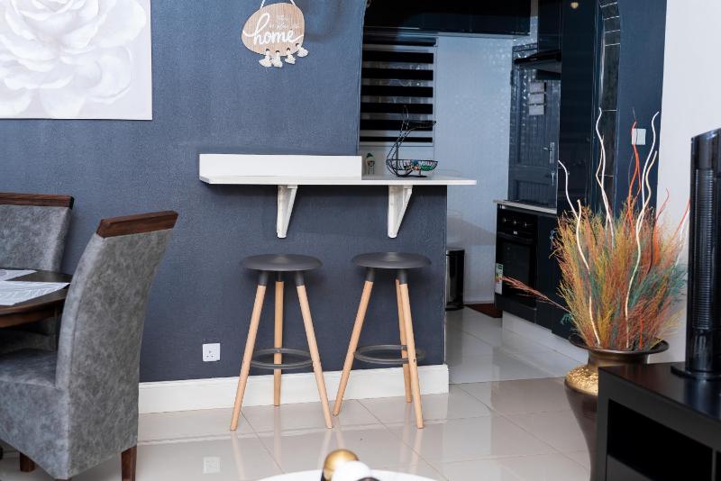 Beckys Exquisite Apartment - image 6