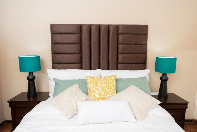Beckys Exquisite Apartment - image 5