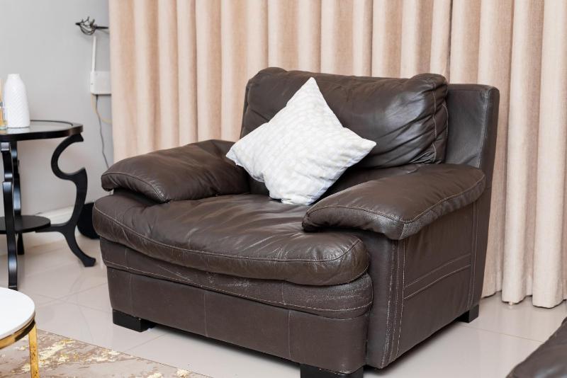 Beckys Exquisite Apartment - image 2