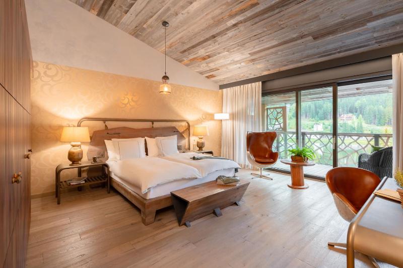 Panorama Double Room with Balcony and Lake View image 1