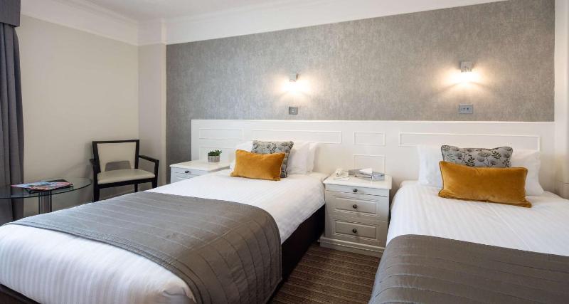 Standard Twin Room image 1