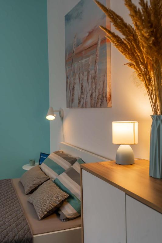 Spacious Studio 10 mins Walk to City Center l Washing Machine l Baby Crib l Breakfast - image 6